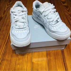 Women’s Nike airforce  1 platform  low lace up Sneakers white.7